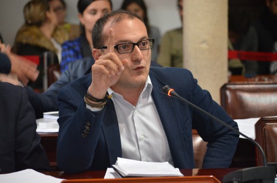 <p>Peñalosa debe derogar el improvisado decreto que elimina los taxímetros: concejal Manuel Sarmiento</p>
