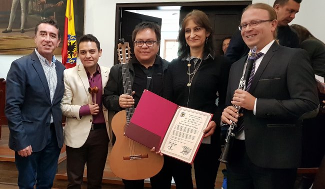 <p>Reconocimiento a la Orquesta Filarmónica de Bogotá en sus 50 años</p>