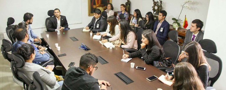 <p>El Concejo más cerca: Estudiantes universitarios visitan el Cabildo Distrital</p>