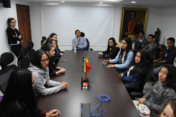 <p>Jóvenes del programa Simonu Bogotá participan en jornada de “Escuela al Concejo”.</p>