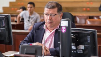 Concejal Álvaro Acevedo denuncia el presunto delito masa en las estaciones de servicio de combustible en Bogotá