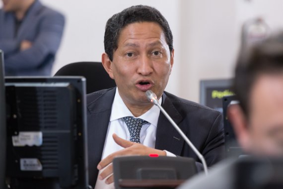 <p>Alcalde Mayor de Bogotá y Secretario de Movilidad, prevaricarían al ordenar cambio de taxímetro por tabletas</p>