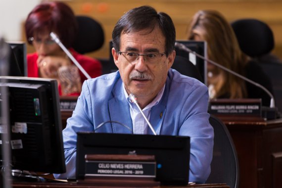 <p>Se hunde propuesta de Peñalosa para cobrar la contribución por el uso de parqueaderos</p>