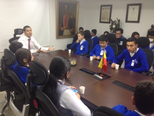 <p>Estudiantes del instituto distrital Gerardo Valencia Cano, participaron de Escuela al Concejo</p>
