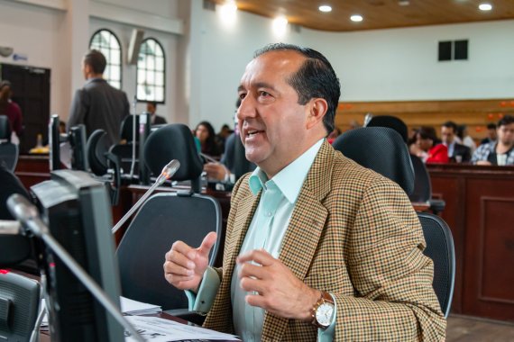 <p>Concejal Emel Rojas le pide a la Procuraduría y Personería de Bogotá intervenir en la crisis de las pólizas de los operadores del SITP</p>