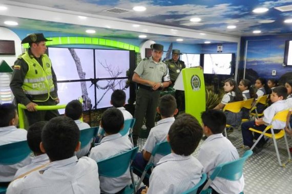 <p>Aumentar en dos mil millones de pesos el presupuesto para la Policía de Infancia y Adolescencia en Bogotá</p>