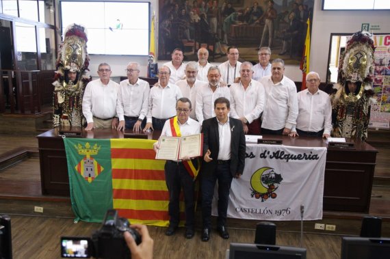 <p>Concejo De Bogotá D.C. condecora a los Moros de España</p>
