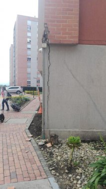 <p>¿Tragedia anunciada?: 40 apartamentos evacuados por desplome de bloques en el norte de Bogotá</p>