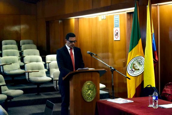 <p>Hosman Martínez se destaca en el Concejo de Bogotá por su Doctorado en Derecho</p>