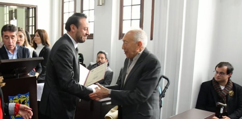 <p>Primera entrega de Orden Civil al Mérito Javier de Nicoló reconoce más de 60 años de vocación por el trabajo comunitario</p>