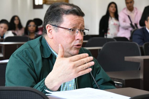 <p>Por falta de voluntad política no podemos seguir permitiendo que las corridas de toros se posterguen en Bogotá: Concejal Álvaro Acevedo</p>