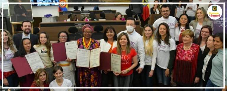 <p>Concejo de Bogotá otorgó la Orden Civil al Mériro María Currea de Aya en el grado Cruz de Oro a la señora Martha Lucía Renteria y realizó el Foro Mujeres 2020</p>