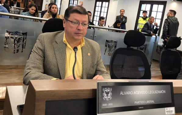 <p>Se deben congelar las tarifas de servicios públicos en Bogotá, especialmente para estratos 1,2 y 3 por emergencia coronavirus. Concejal Álvaro Acevedo</p>