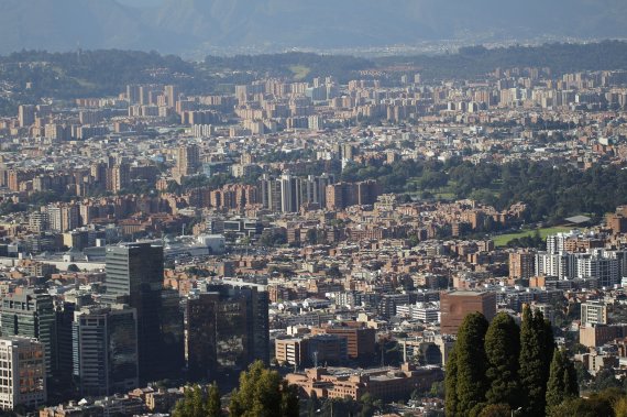 <p>Región Metropolitana Bogotá –Cundinamarca. La conveniencia de esta integración y los retos de acuerdo a la experiencia nacional</p>