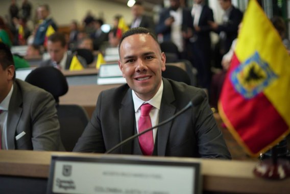 <p>El concejal de Bogotá Marco Acosta radicó 10 proyectos de acuerdo y 35 proposiciones de debates de control político, para hacer seguimiento a temas álgidos para los bogotanos</p>