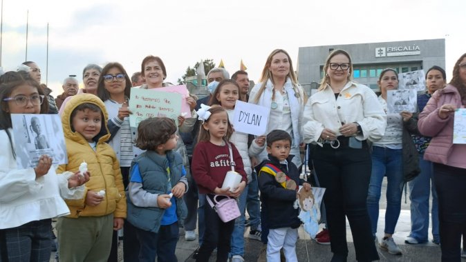 <p>Concejal María Clara Name, realizó velatón por la defensa y protección de los derechos niños y niñas de Bogotá</p>