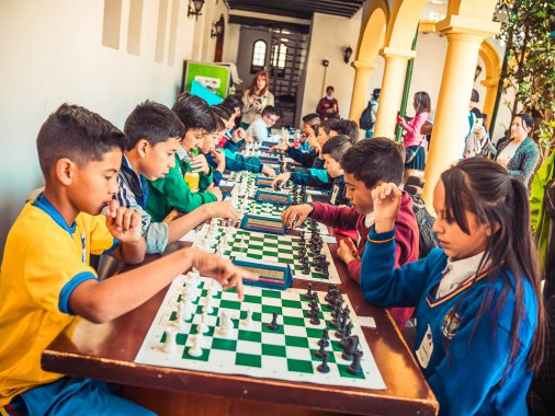 <p>Más de 150 personas asistieron al torneo por el primer año del Acuerdo de Ajedrez social en el Concejo de Bogotá</p>
