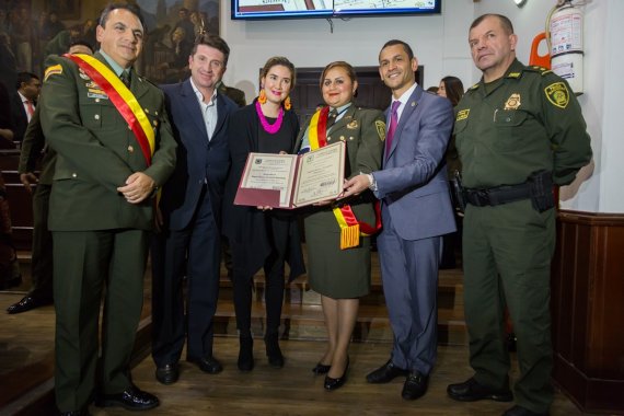<p>Presidente del Concejo de Bogotá, Daniel Palacios otorgó reconocimientos a los miembros de la Policía de Bogotá por sus destacados servicios</p>