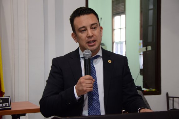 <p>Urge realizar acciones en colegios relacionadas con turismo: Concejal Yefer Vega</p>