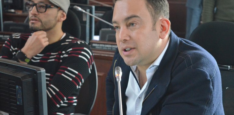 <p>‘Debemos garantizar la vida de los niños del programa distrital ‘Al colegio en bici’: Concejal Yefer Vega</p>