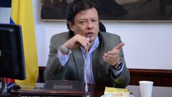 “Si la administración Peñalosa presenta el Proyecto de Acuerdo de vigencias futuras excepcionales para el metro elevado sin validar los estudios de factibilidad y sin estudio de ingeniería de detalle, viola la ley e induce al Concejo de Bogotá a violarla” Hollman Morris