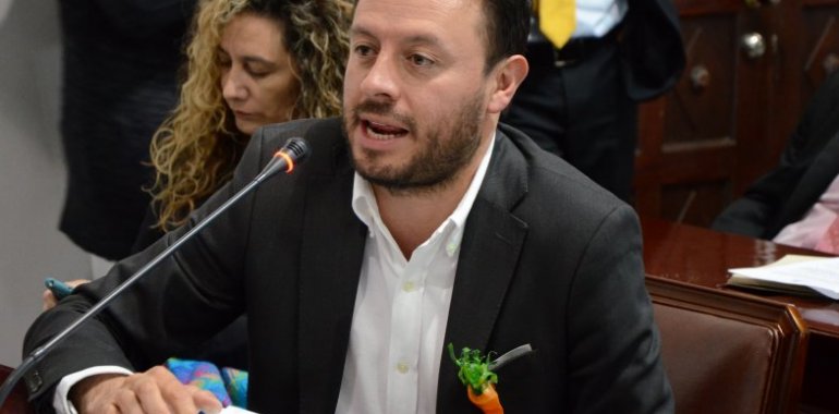 <p>¿Y la responsabilidad social de los polvoreros qué?</p>