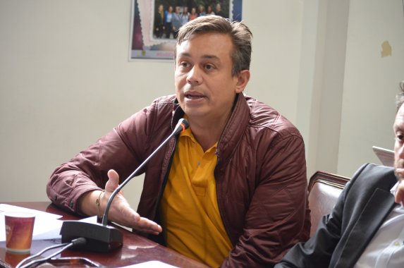 <p>Yuliana es un símbolo</p>