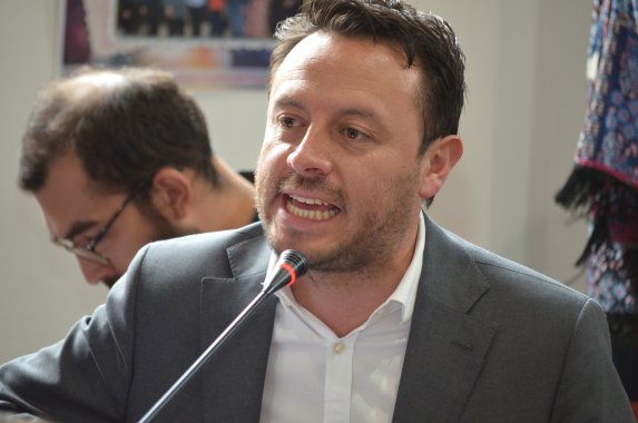 <p>Venta ilegal de pólvora en la autopista norte de Bogotá   </p>