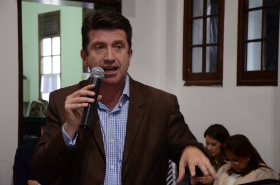<p>No más semáforos obsoletos, hay que innovar para no seguir atrapados: Diego Molano </p>