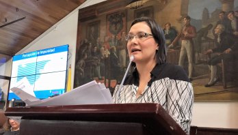 “Aguas de Bogotá quedó por fuera de la licitación de aseo por las multas que se han tenido que pagar por los errores de Petro”, denunció la Concejal Angela Garzón “Aguas de Bogotá quedó por fuera de la licitación de aseo por las multas que se han tenido que pagar por los errores de Petro”, denunció la Concejal Angela Garzón