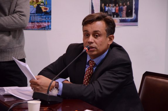 <p>Prohibir el parrillero no es la solución.</p>