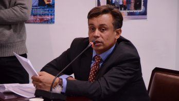 Prohibir el parrillero no es la solución.