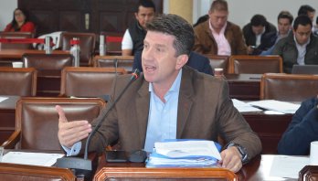 Prohibición de parrilleros en moto son pañitos de agua tibia