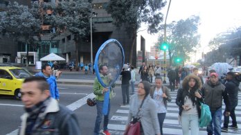 El peatón tiene la vía