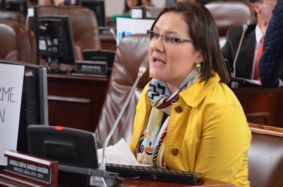 <p>Le apuesto a una Bogotá productiva 24 horas, que mejore la calidad de vida de los ciudadanos y nos acerque a ser un referente de competitividad en la región: Angela Garzón</p>