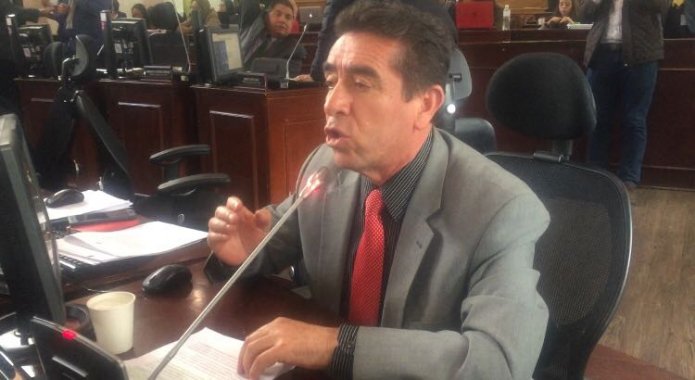 <p>Respaldo total al informe de la Comisión accidental.</p>