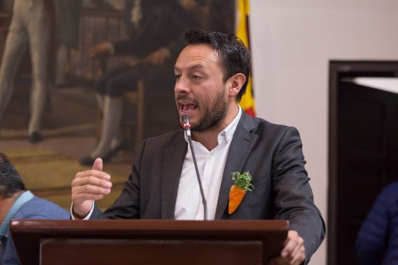 <p>Instalación de baños públicos en Bogotá continúa en el limbo, concejal Jorge Torres</p>