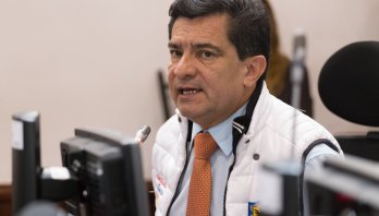 Peñalosa viola la ley al cambiar los pasos de cebras peatonales por los colores de la bandera gay Peñalosa viola la ley al cambiar los pasos de cebras peatonales por los colores de la bandera gay