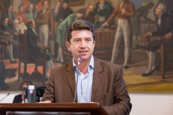 <p>Cinco mil niños de los 188 mil que están en los jardines en Bogotá podrían quedarse sin el servicio</p>