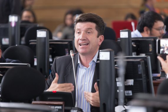 <p>Más de 22 mil funcionarios públicos del Distrito siguen en riesgo de perder parte de sus ingresos</p>