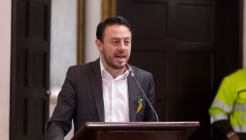 No hay razones técnicas ni ambientales ni económicas para permitir que nuevos de buses de Transmilenio se muevan con diésel Euro V, concejal Jorge Torres