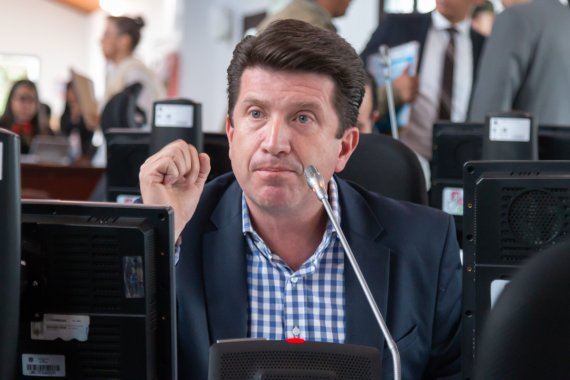 <p>Total respaldo a decreto que permite decomisar dosis mínima y contundencia en aplicación de la medida: Concejal Diego Molano</p>