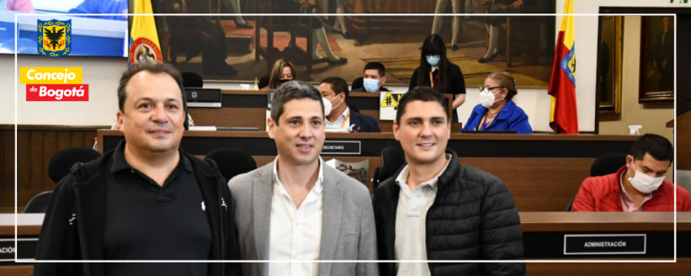 Imagen con retrato de los 3 representantes de la Mesa Directiva  - Fondo: sede del Concejo de Bogotá