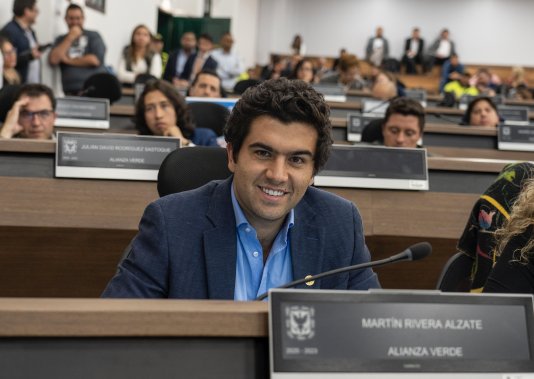 <p>“El Concejal Martín Rivera Alzate advierte que no se ha creado la comisión para la Equidad de la Mujer en el Concejo de Bogotá”</p>