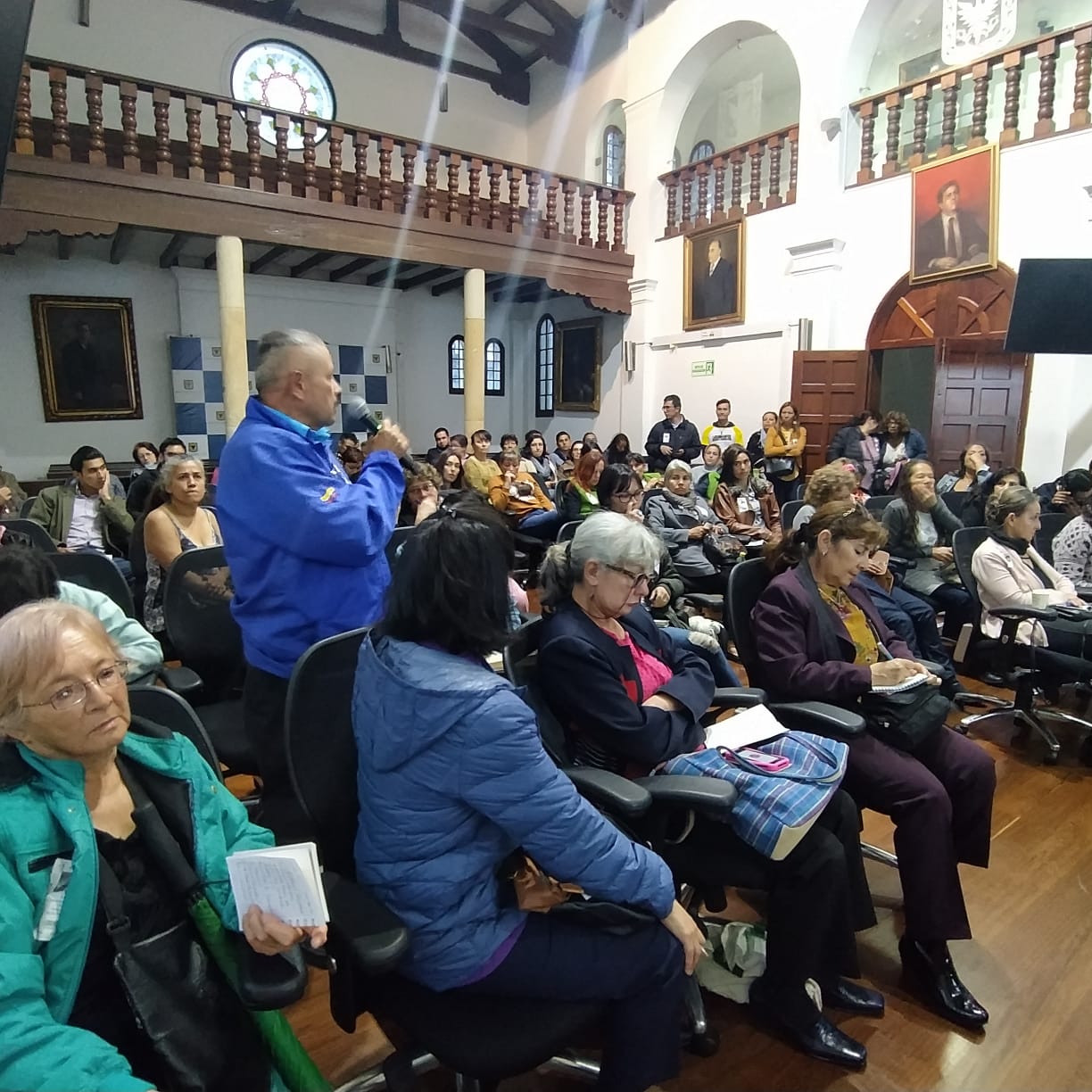 Asistentes en rencinto Rodrigo Lara