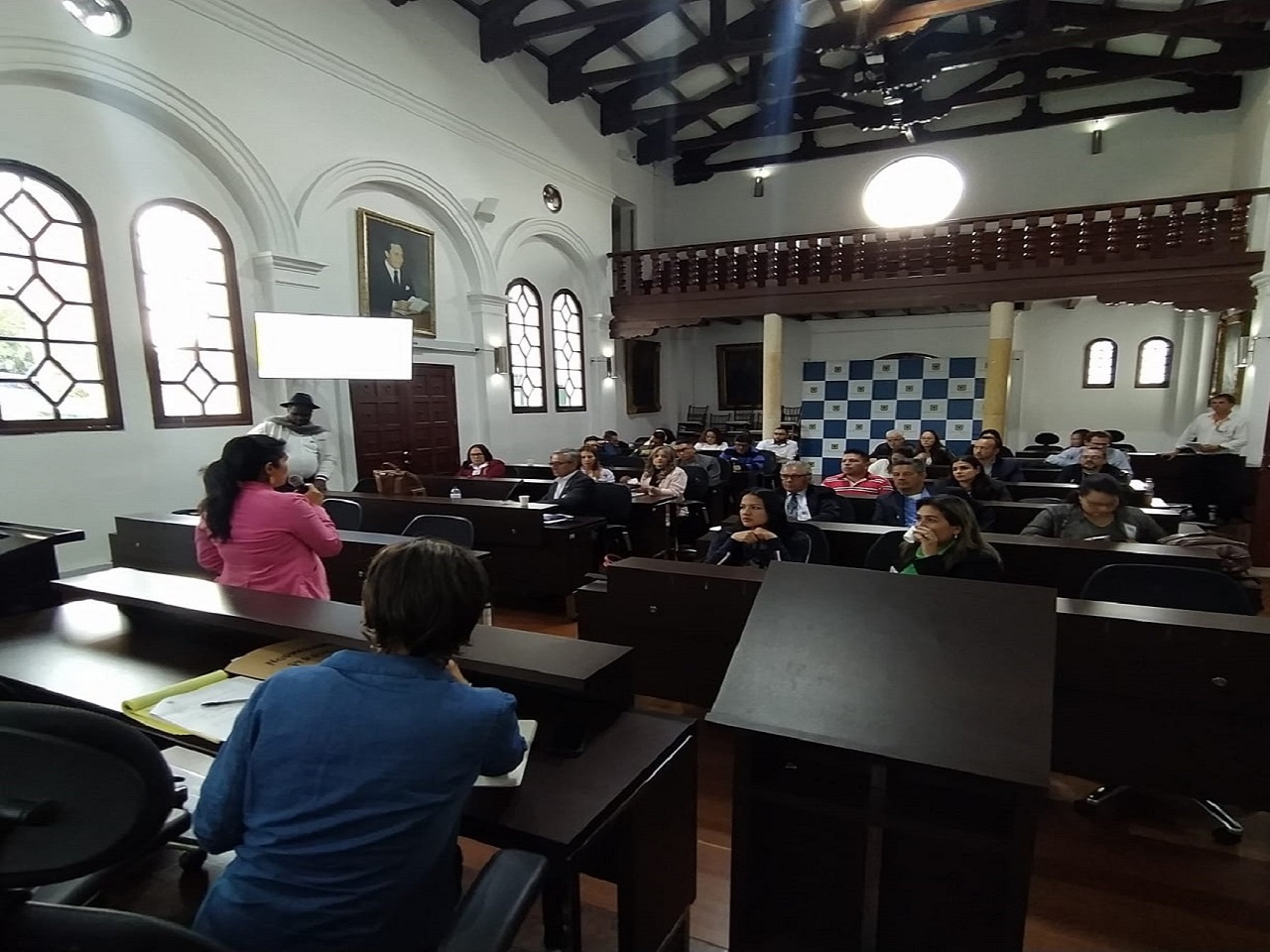 reunión en el recinto Lara