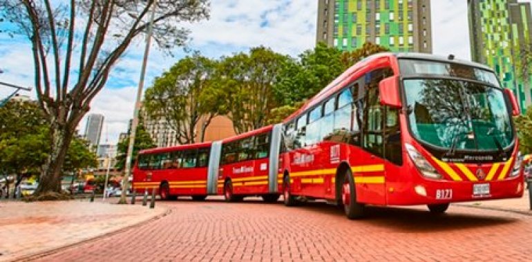 <p>Un cambio de color no arregla el sistema TransMilenio</p>