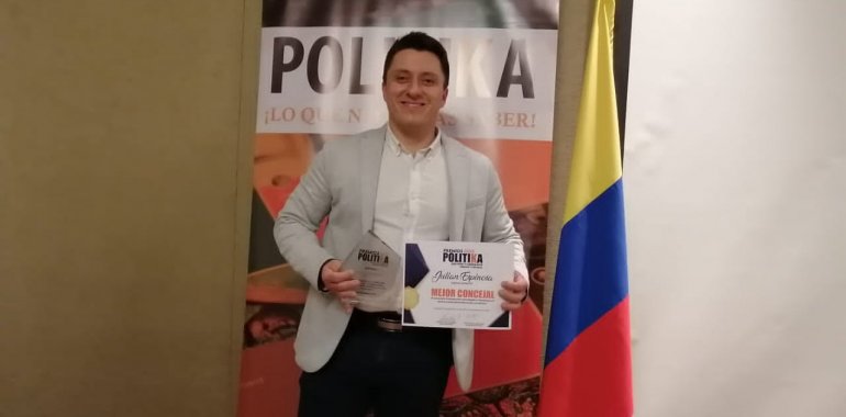 <p>Julián Espinosa, ganador del premio Politika 2020, Gestión y Liderazgo</p>