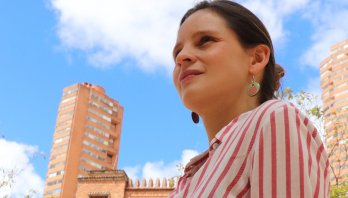 “Lugares de paso y definitivos para proteger a las abejas”, pide la concejal animalista Andrea Padilla