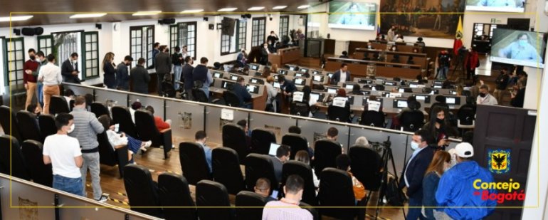 <p>Comisión de Hacienda aplaza debate de control político sobre sostenibilidad financiera del SITP y recursos para financiar déficit de Transmilenio</p>